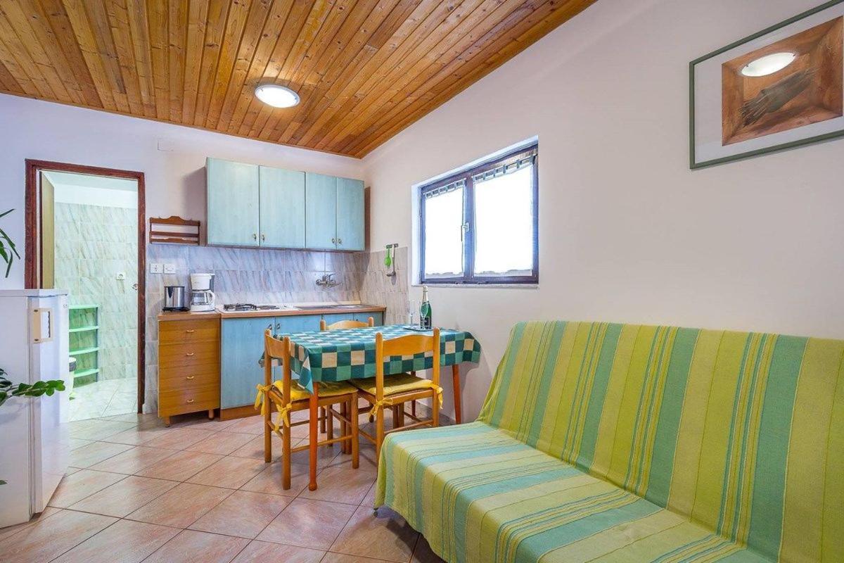 Apartments Dragica Valbandon Exterior photo