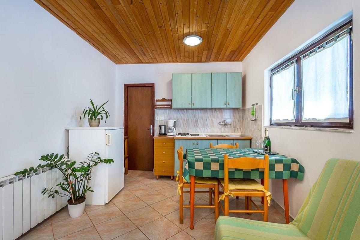 Apartments Dragica Valbandon Exterior photo