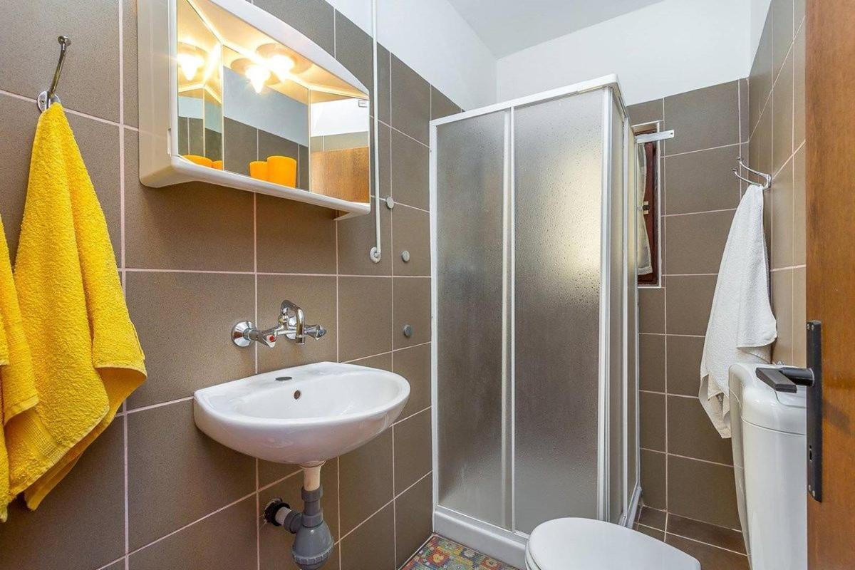 Apartments Dragica Valbandon Exterior photo