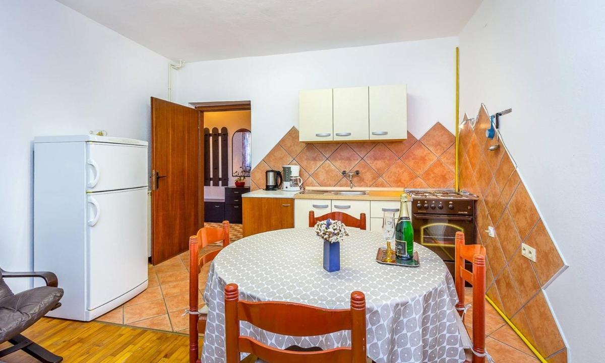 Apartments Dragica Valbandon Exterior photo