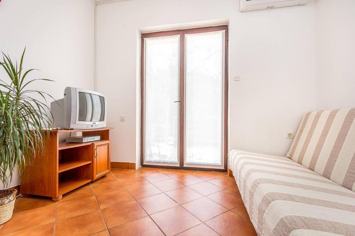 Apartments Dragica Valbandon Exterior photo