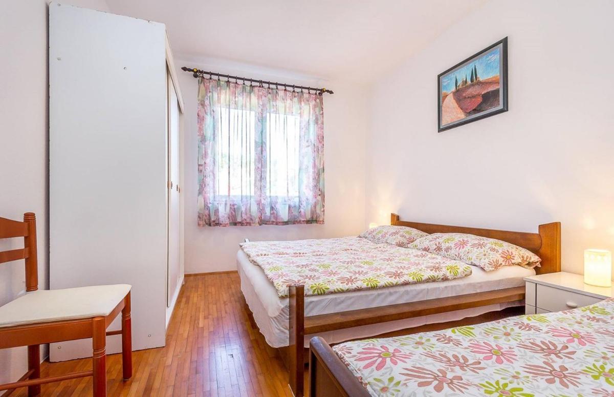 Apartments Dragica Valbandon Exterior photo